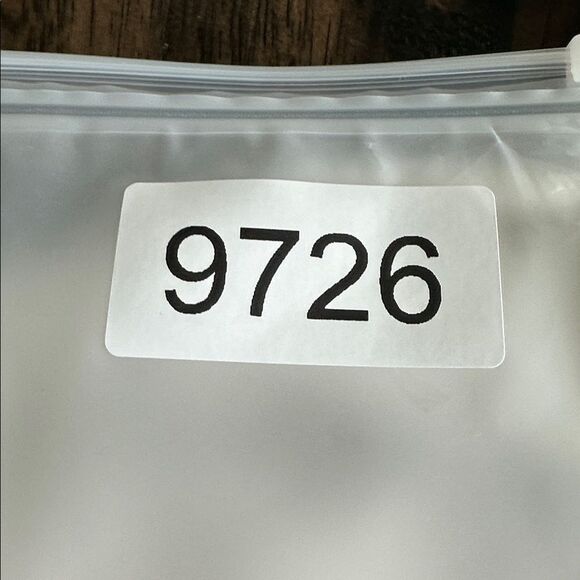 EUC Universal Threads Women’s White High Rise Jeans Blue Embroidery- Size 8 - Picture 8 of 8